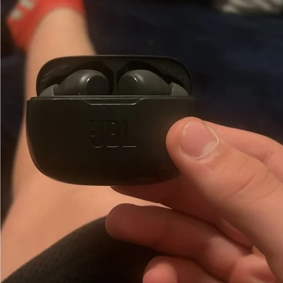 jbl earbuds used like new has no issues selling for 100 paid 165(PICKUP ONLY)